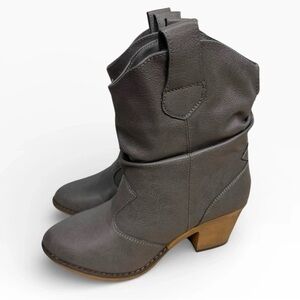 Elegant Gray Heeled Boots